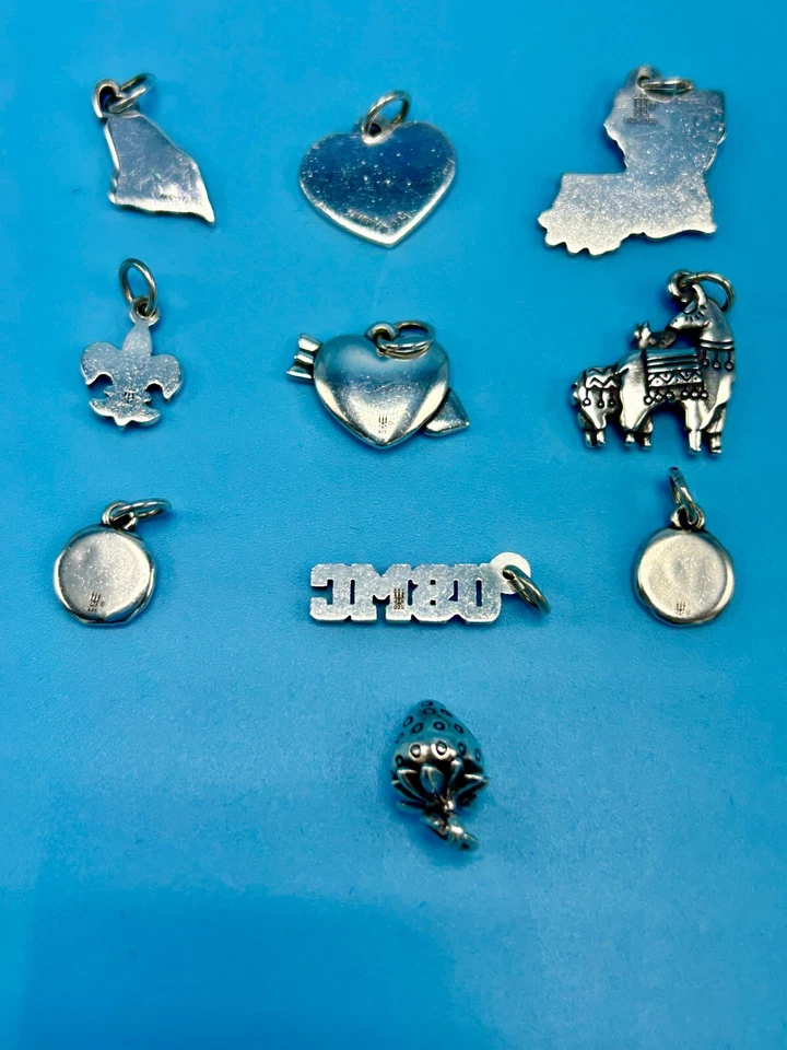 Dijes de plata de ley James Avery - Varios diseños disponibles - Se venden por separado Foto 2 de 4