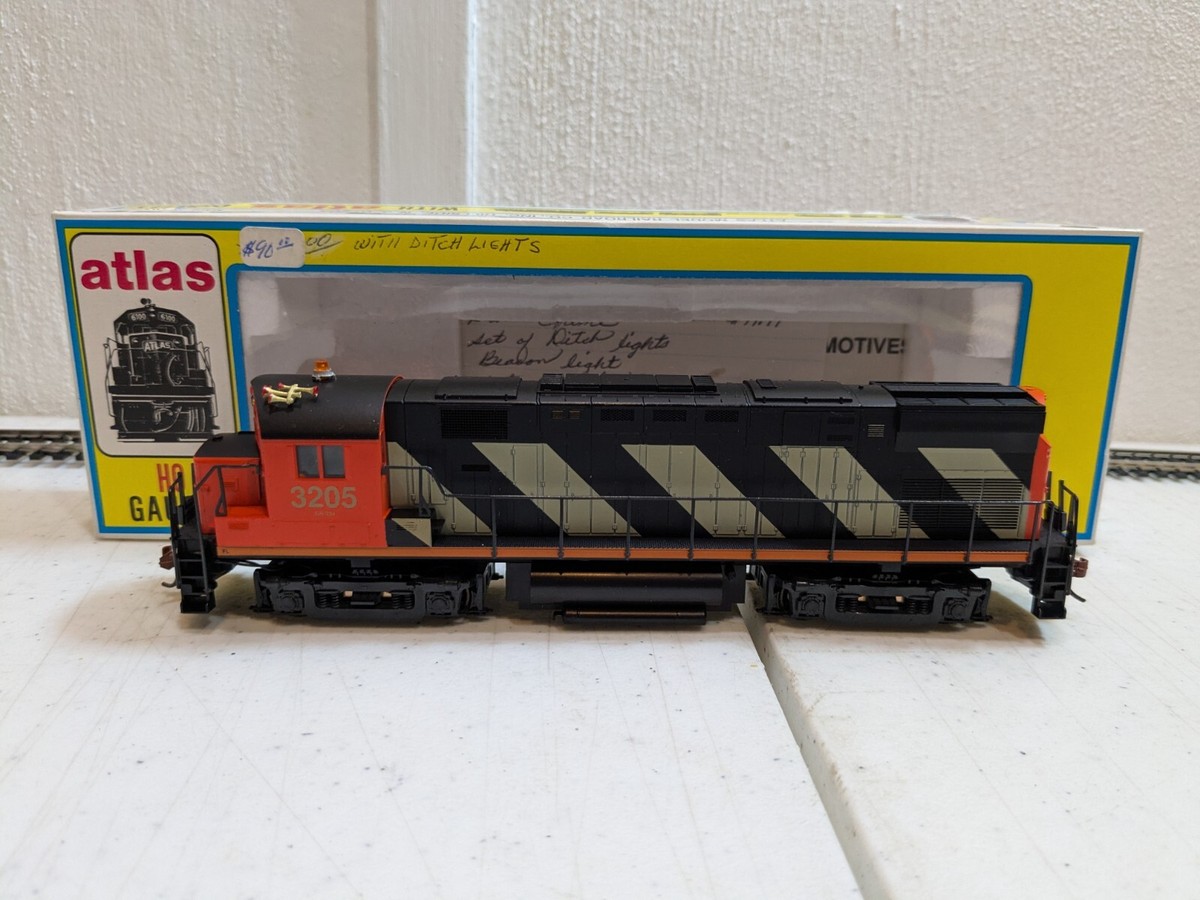 Atlas 8051 - C424 Phase II Canadian National #3205 Diesel