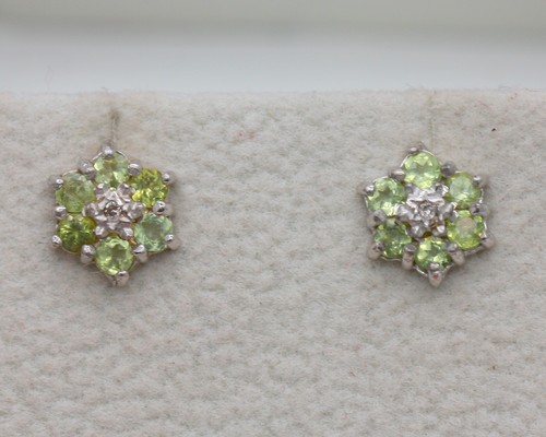 9ct Yellow Gold Natural Peridot & Diamond Cluster Stud Earrings Studs British - Picture 4 of 10
