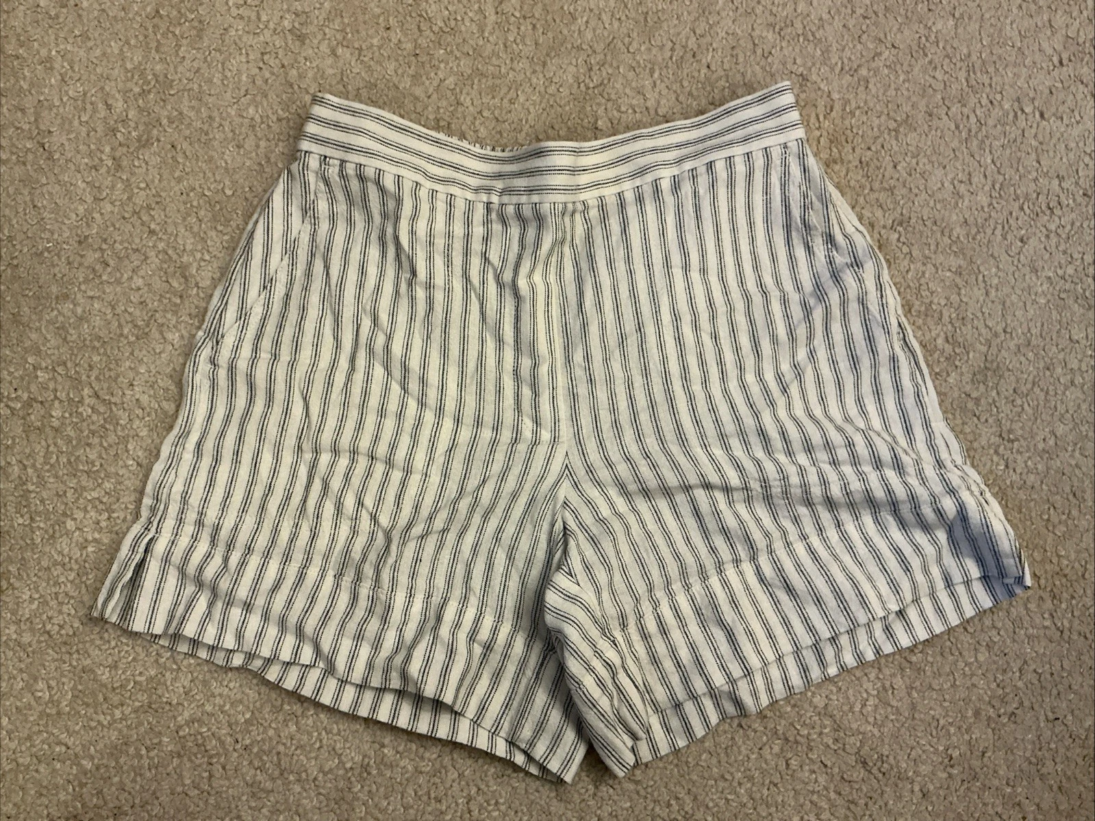 Banana Republic Navy Stripe Linen Blend High Rise Shorts - Size Small
Opens in a new window or tab