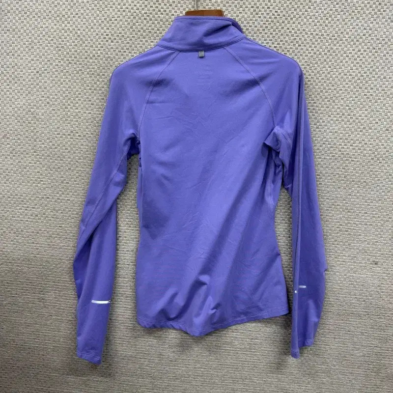 Nike Dri-FIT Long Sleeve T-Shirt XS M10967 thumbnail 3