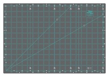 Creative Grids Self-Healing Double Sided Rotary Cutting Mat 12in x 18in