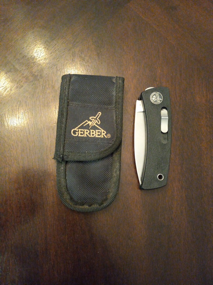Gerber Bolt Action Knife With Sheath In Excellent Condition Gerber Bolt Action Knife With Sheath In Excellent Condition