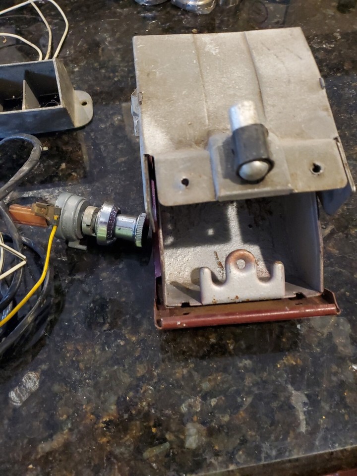 1959 1960 Pontiac Dash Ash Tray Bracket Original GM Courtesy Light