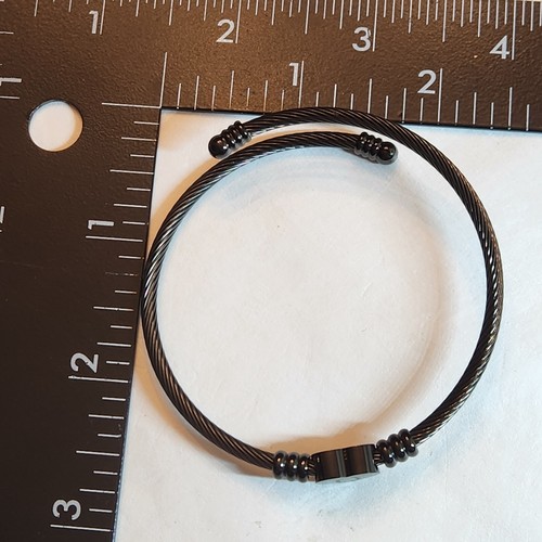Initial Q Heart Coil Bangle Bracelet Black - Picture 2 of 4