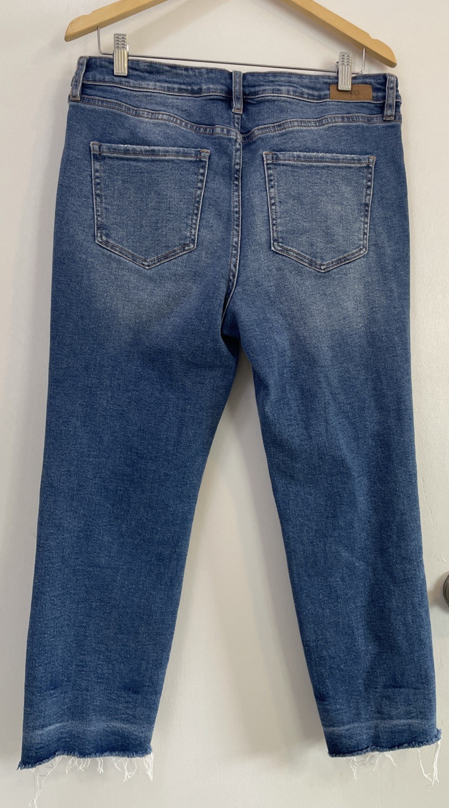 JAG Jeans Carter Girlfriend Raw Hem  Distressed Women’s Size 12/31 Med Wash