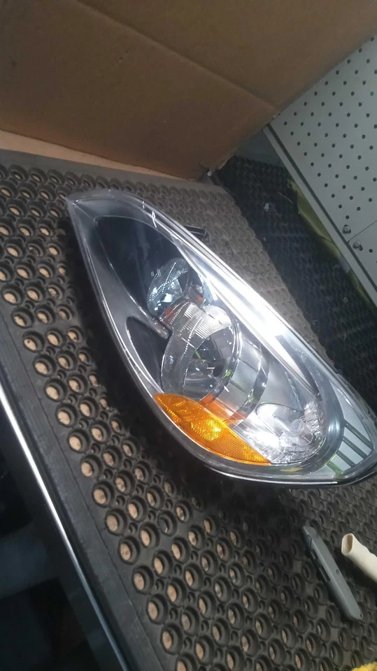 2012 Volvo S60 Left Headlight Assembly Blue Aftermarket 217504 195K Miles - Image 4 of 4