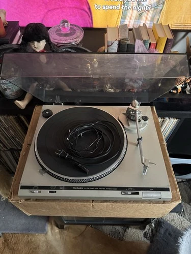 Technics Model SL-D20  Turntable ~Works, Auto Returns, But Stop Button Broken