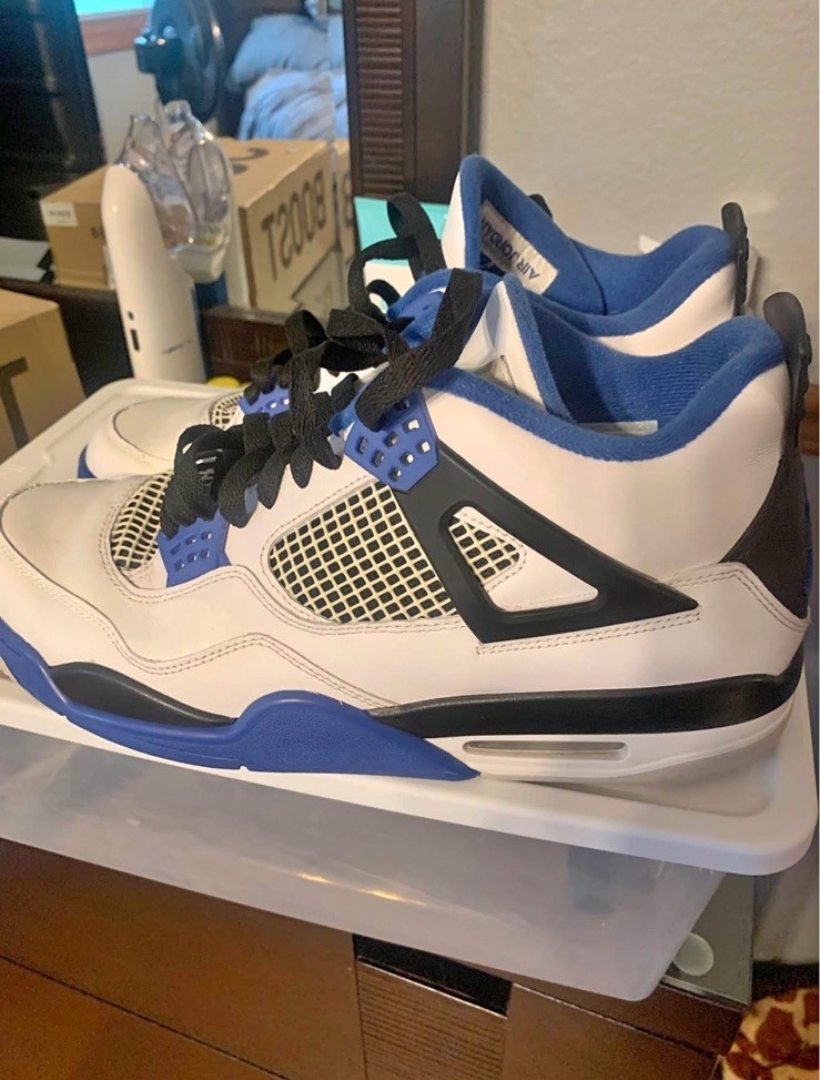 Size 10 - Jordan 4 Retro Mid Motorsports