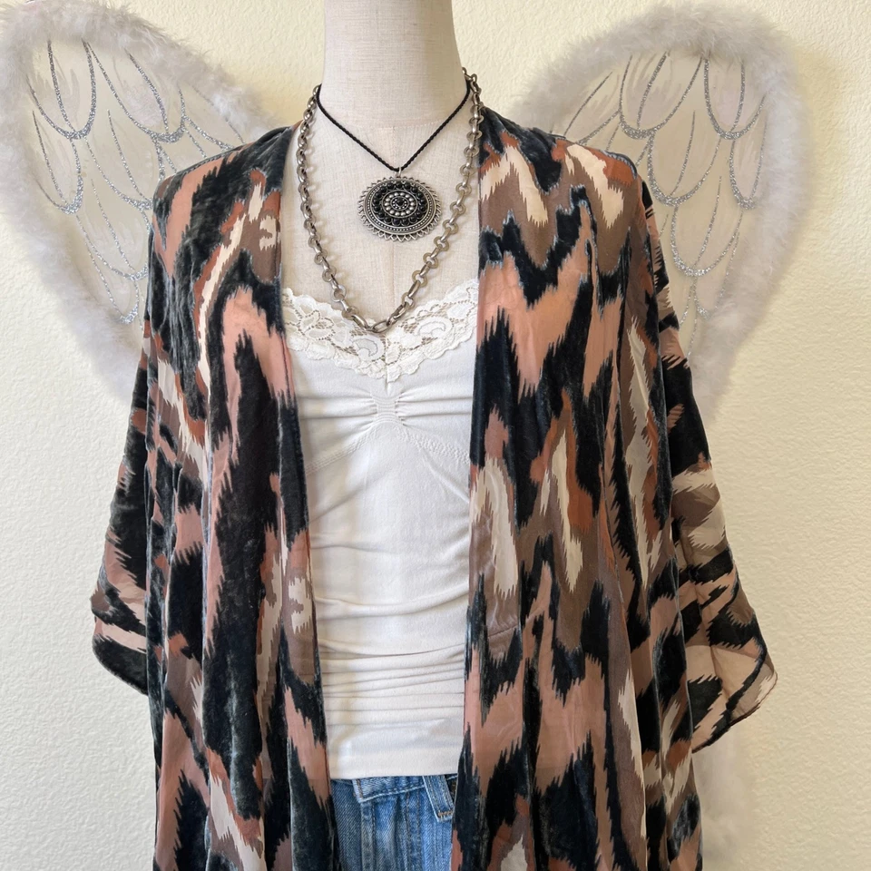 Free People Terciopelo Burnout Ikat Kimono Plumero Flecos Negro Rosa Marrón Boho Retro Foto 4 de 4