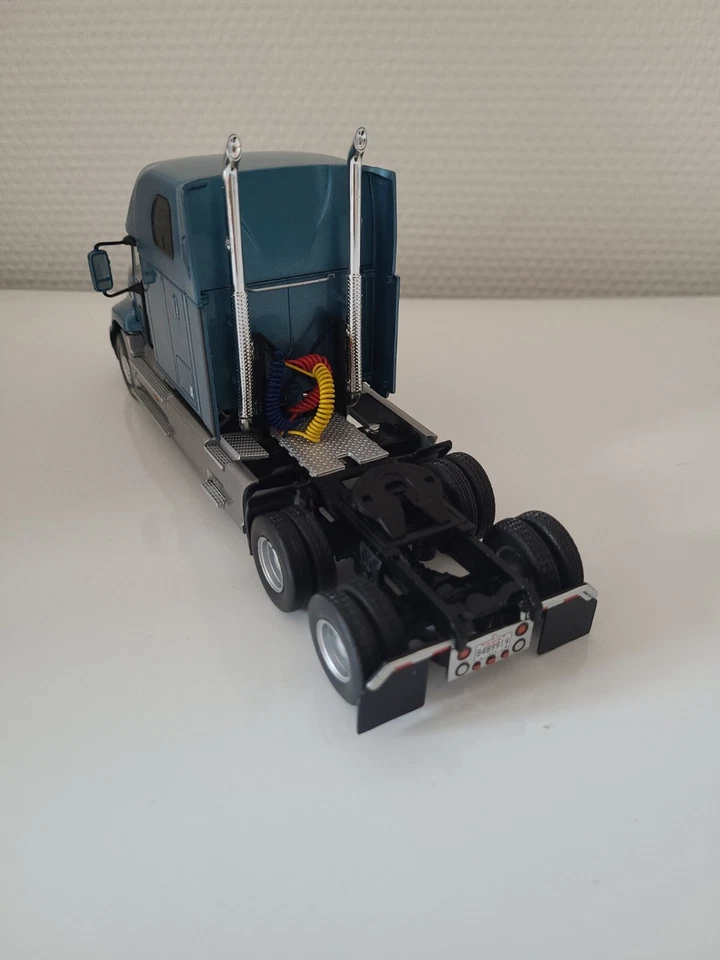MINIATURE IXO : TRACTEUR SEUL MACK VISION NEUF 1/43 - Photo 2/2