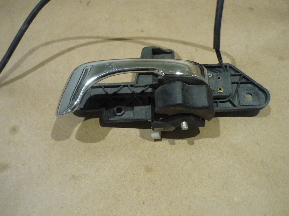 玛莎拉蒂 4200 LH 室内门把手 - P/N 67236900 — 第 2/4 张图片