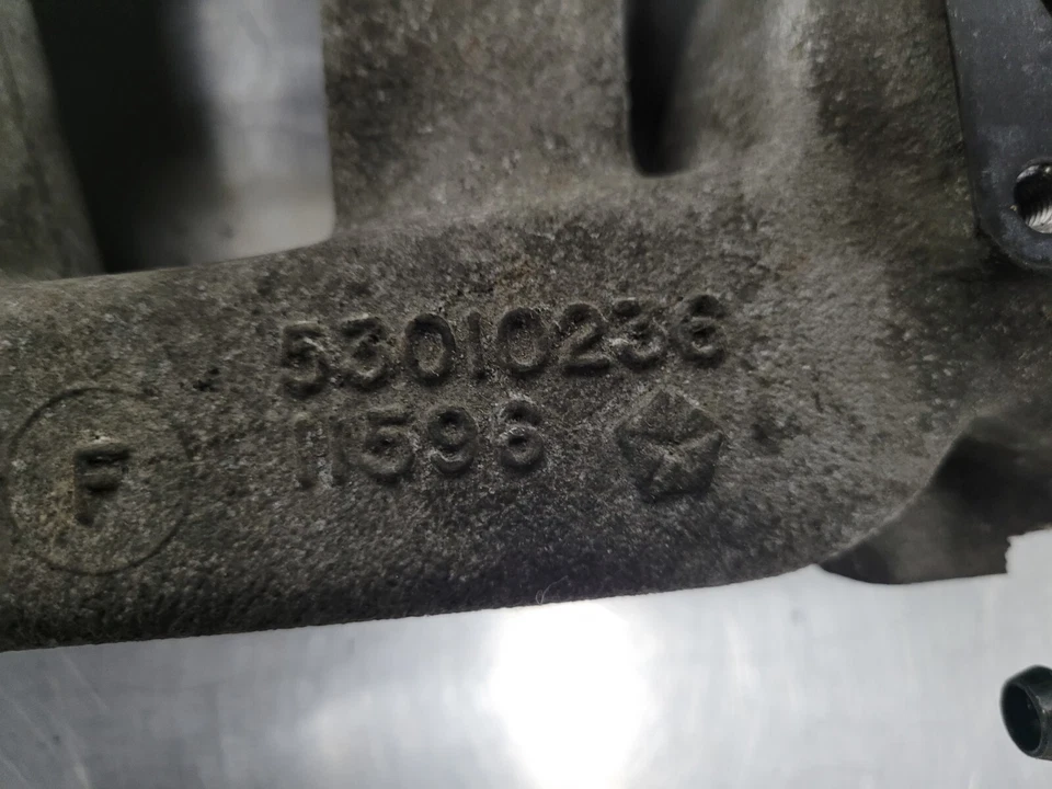 Jeep Grand Cherokee 1996-1998 4,0 L 6 cilindros colector de admisión 53010236 OEM Foto 4 de 4