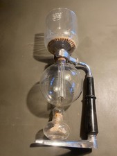 une ancienne cafetière de marque CONA année 60 jamais utilisé (ma réf 520 § )