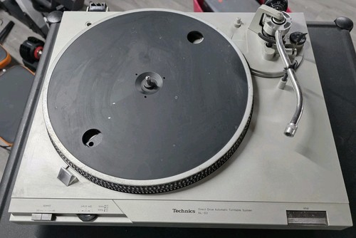 Vintage Technics SL-D2 Direct Drive Automatic Turntable FOR PARTS OR REPAIR