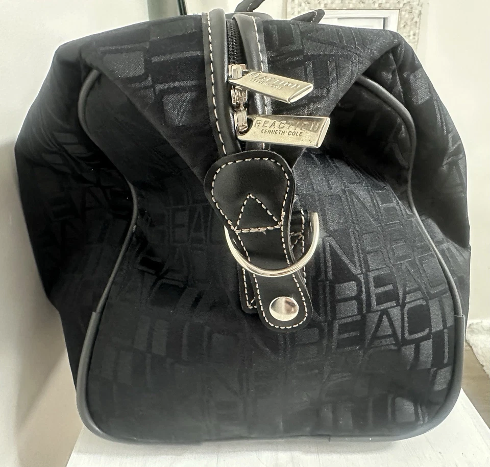 Kenneth Cole Reaction Black 22” Rolling Duffel w Shoulder Strap New NWOT - Image 3 of 4
