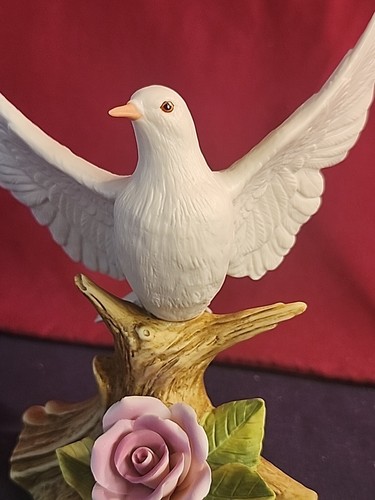 Andrea by Sadek White Dove Porcelain Figurinen W/Pink Rose #8042 - Picture 2 of 14