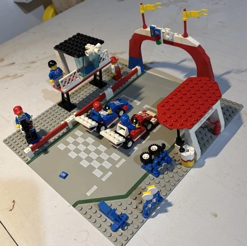 Lego Vintage Classic Town #6381-Motor Speedway Near Complete With Figures