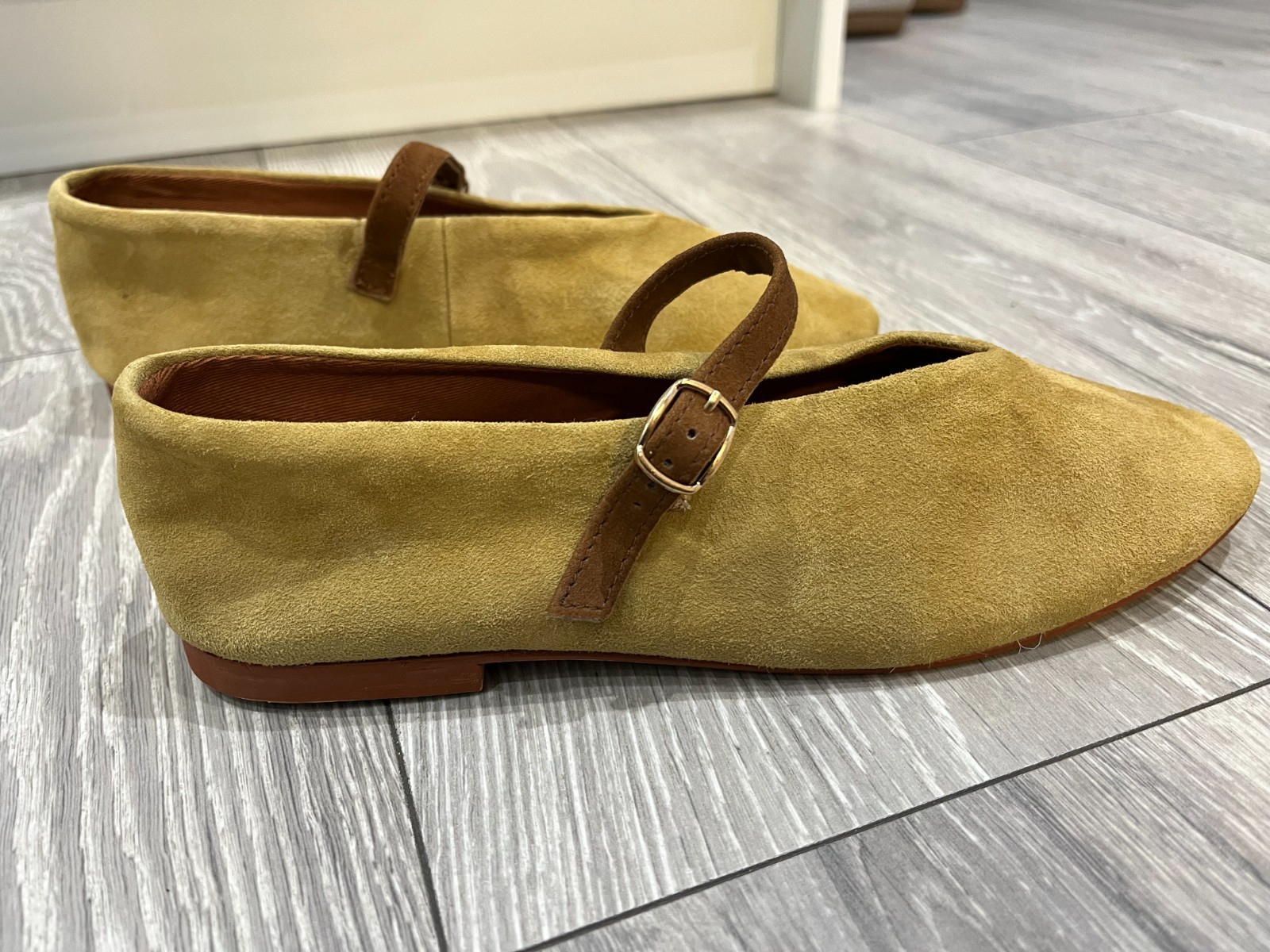 Mary Jane style flats, And Weekend A Piedi brand, size 6 in tan/brown colour image 5