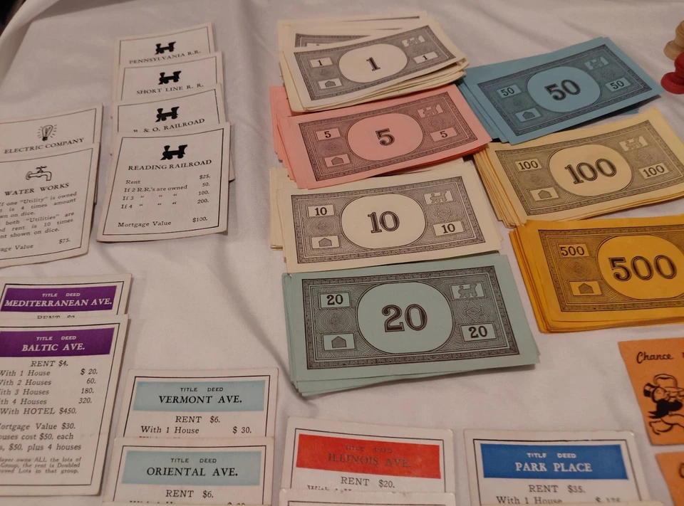 Juego completo de dados vintage retro Monopoly Estate encontrar peones de madera direcciones Foto 3 de 4