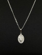 "Colgante Virgen María de plata de ley con cadena Figaro de plata de 18"""