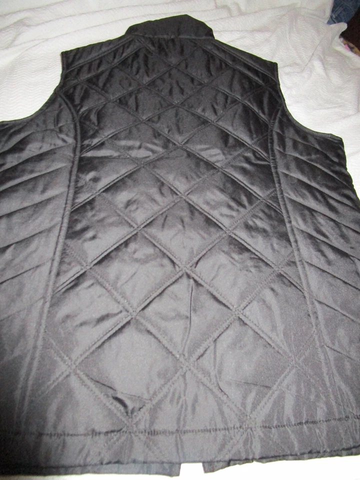 NEW IZOD WOMENS ZIP FRONT QUILTED WINTER VEST BLACK MEDIUM - Image 2 of 2