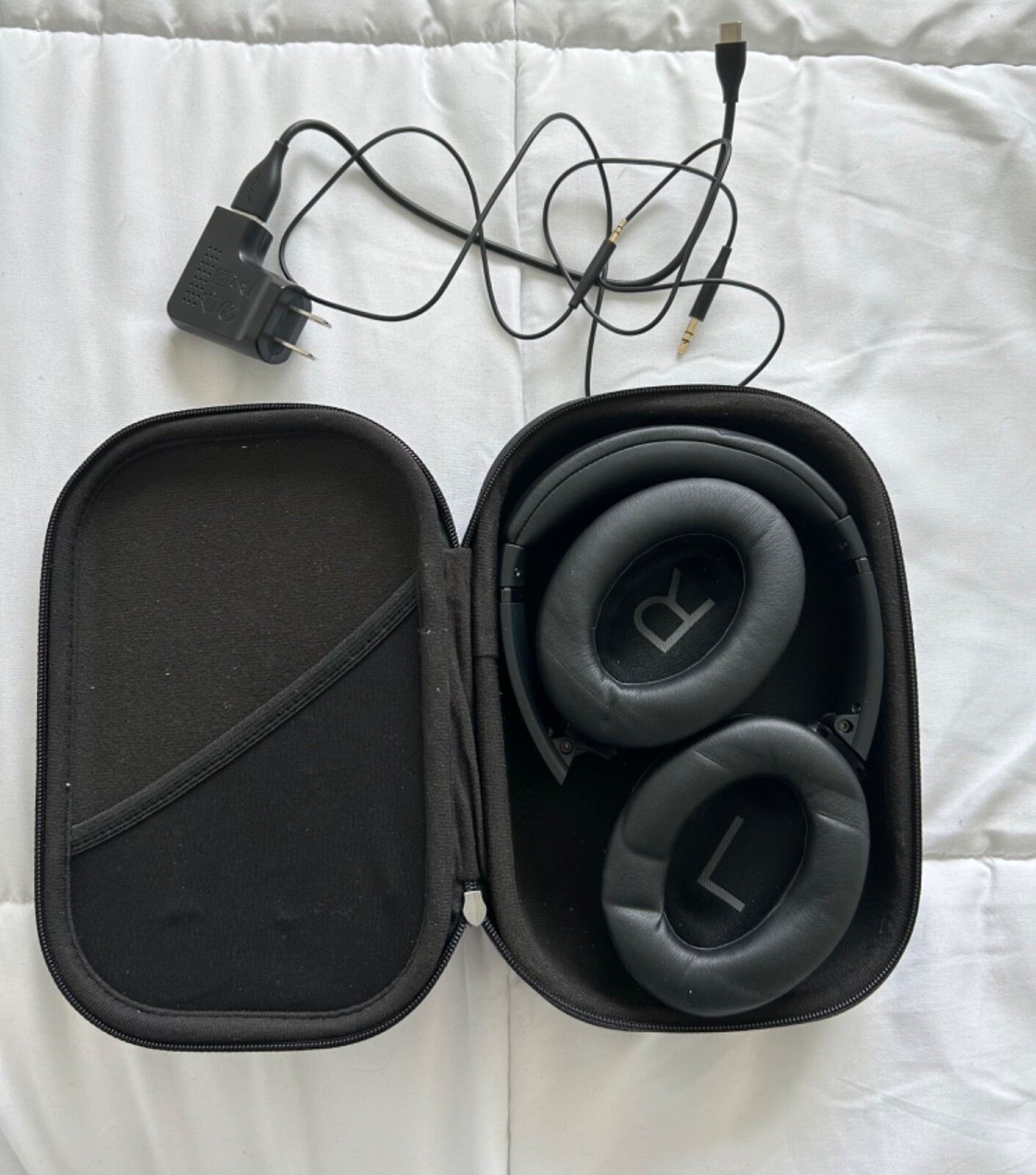 Bose noise-cancelling headphones-image