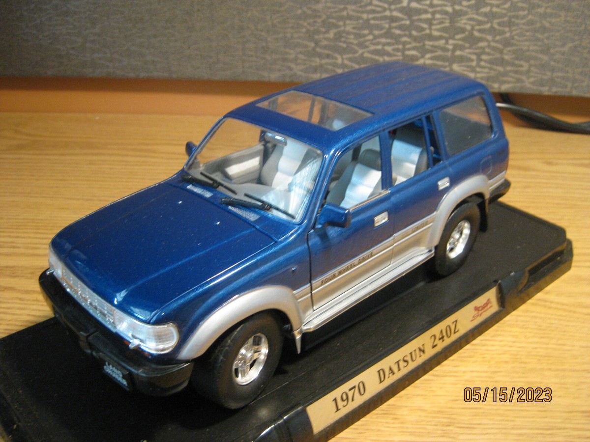 1/18 1992 TOYOTA LAND CRUISER IN BLUE OVER SILVER BY YATMING
