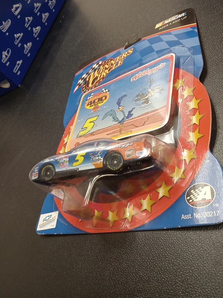 Winner’s Circle Car Nascar Monte Carlo 400 Rematch Looney Tunes #5 Kelloggs 2002 - Image 2 of 3