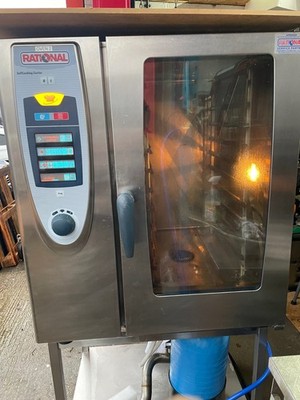 Rational SCC 101E Kombiofen 3 Phasen, 10 Gitter mit Ständer Ersatzteile oder Reparatur