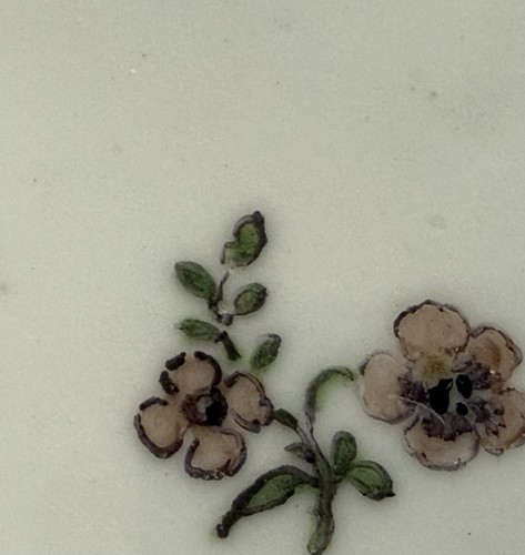 Antiguo plato de postre Chelsea en forma de corazón, con insectos y flores C 1750 - Imagen 10 de 19