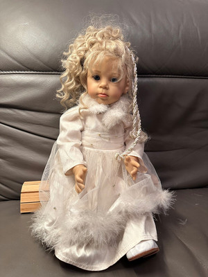 GÖTZ Künstlerpuppe*LISON*v. Elisabeth  Lindner* 54 cm* 339-18weiß. Kleid*elegant