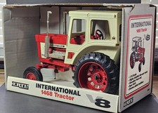 Vintage 1993 ERTL International Harvester 1468 V8 1/16 Scale Toy Tractor NIB