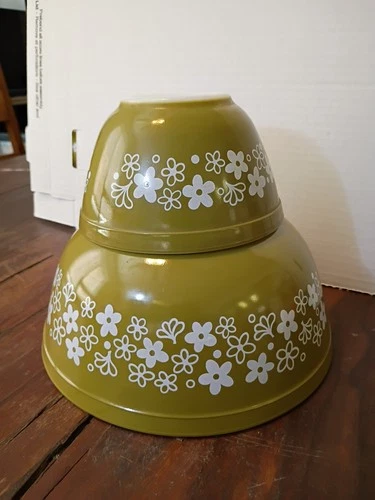 PYREX Spring Blossom crazy daisy set of 2  nesting mixing bowls #401 #403
