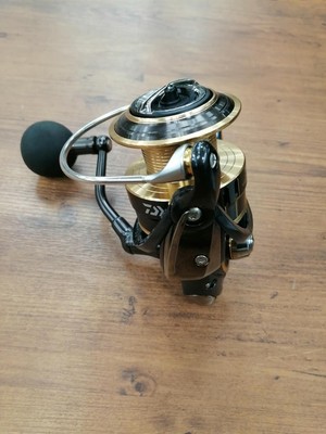 Daiwa THEORY 4000H スピンキャストリール s-l400.jpg