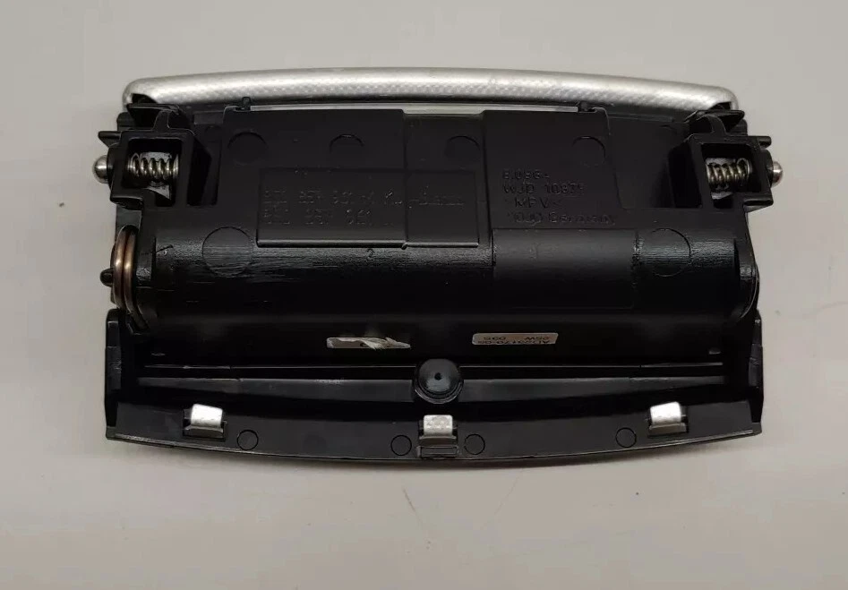 Серебристая задняя пепельница с центральной консолью для Audi B6 B7 A4 S4 2002–2008 годов выпуска 8E0857961 - Изображение 4 из 4