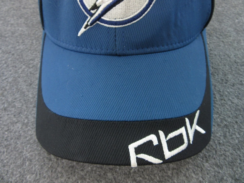 Gorra Tampa Bay Lightning Reebok para hombre ajustada talla única azul negra NHL hockey Foto 4 de 4