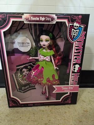 Monster High Scarily Ever After Snow Bite Draculaura Collector Doll NEW IN BOX