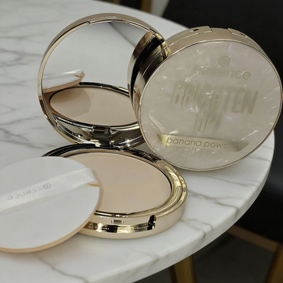 Essence BRIGHTEN UP! Banana Powder Mattierendes Kompakt Puder Samt Weich Matt