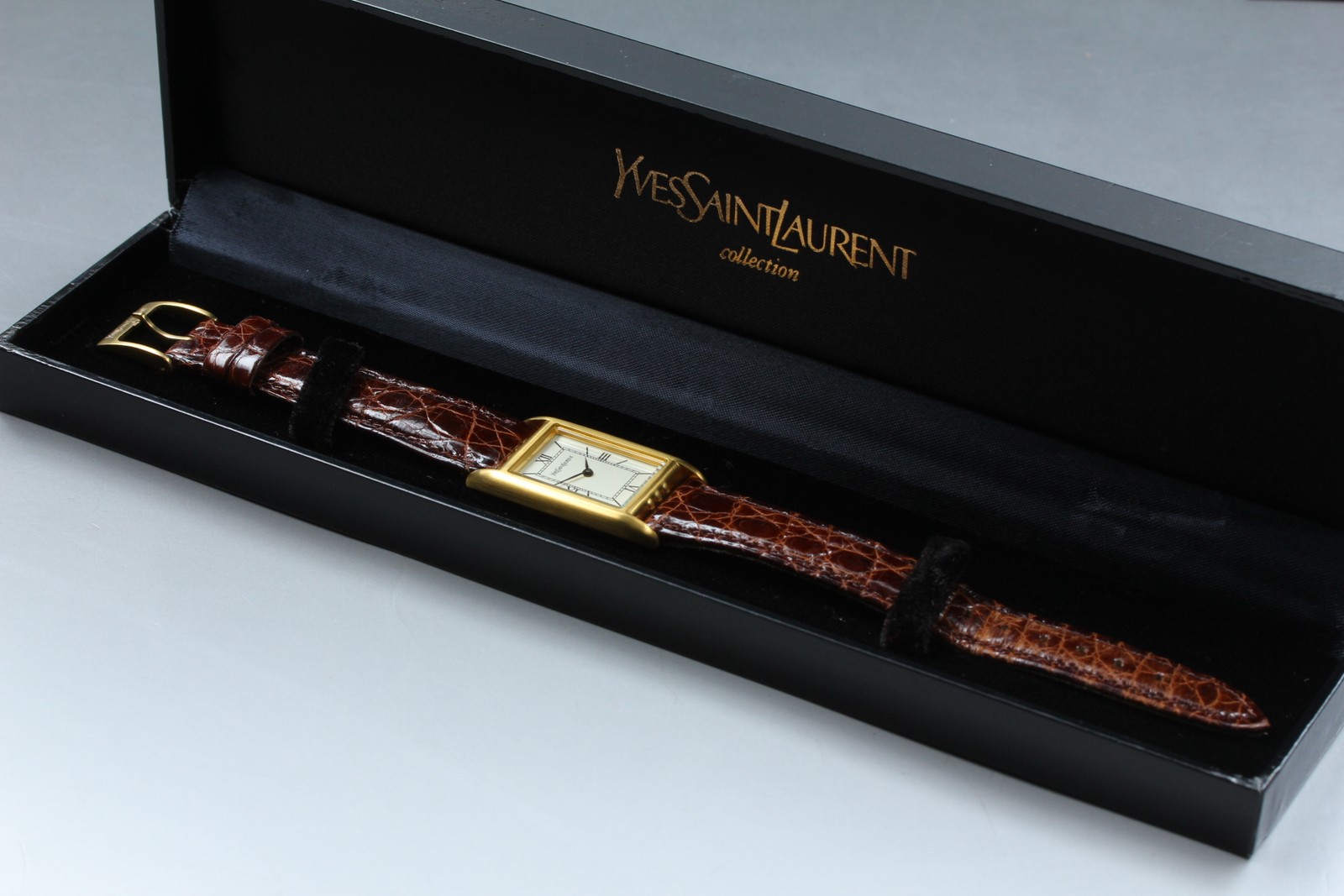 *Top MINT in Box* Yves Saint Laurent 4625-E68176 Gold Tank Roman Quartz Unisex image 2