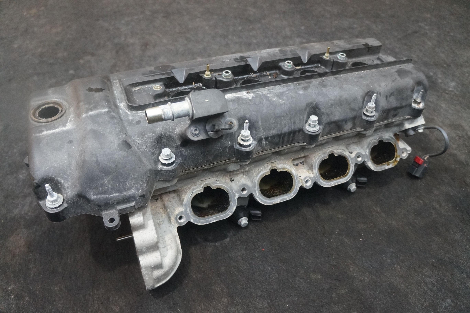 Right Engine Cylinder Head 4.3 Assembly 6G33-06-10521 Aston Martin V8 Vantage 07