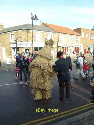 Foto 12x8 Zu viel Bierbär? - Whittlesea Straw Bear Festival 2013 ... c2013