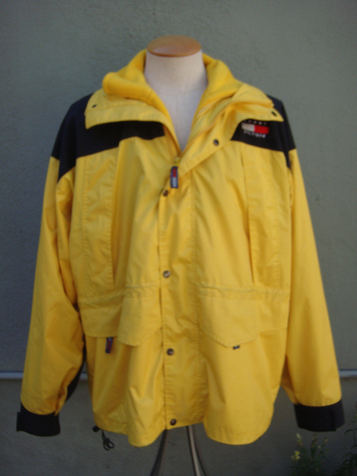 Men's Tommy Hilfiger Gortex Coat Size XL image 2