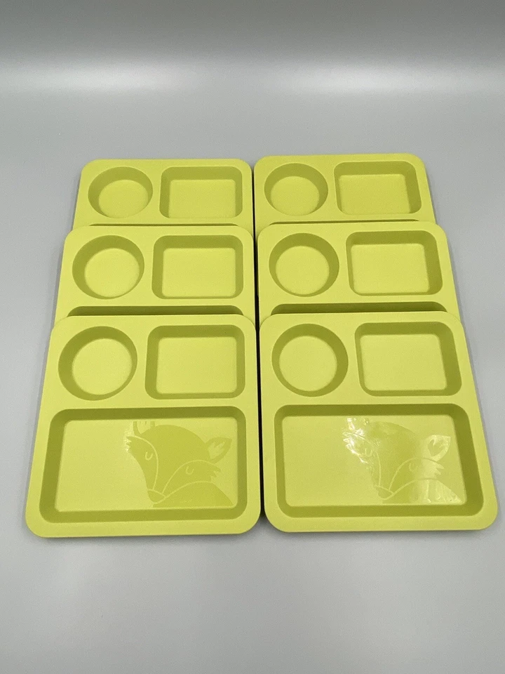 Набор из 6 детских зеленых квадратных разделенных тарелок Pillowfort с анималистическим принтом в виде лисы - Изображение 4 из 4