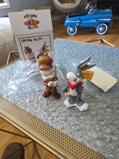 Bugs Bunny & Elmer Fudd Salt and Pepper Shakers Vintage 1993 Warner Brothers