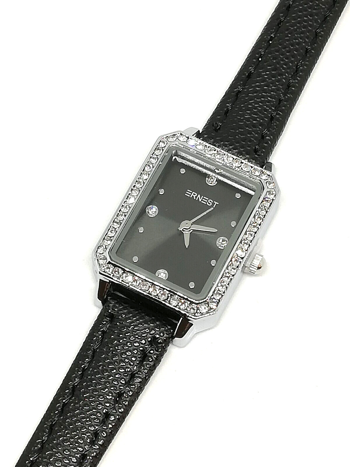 Montre bijoux femme strass diamants V1 arborant un cadran en verre minéral et boîtier finition or
