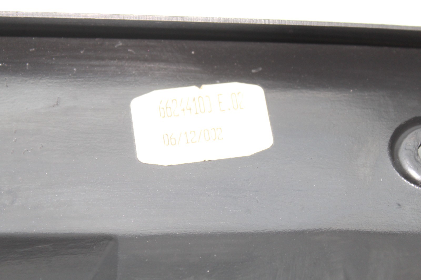 02-07 MASERATI M138 COUPE 4200 SPYDER REAR TRUNK SILL LOCK COVER PANEL T6698