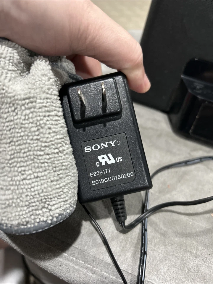 Sony Radio iPhone Sistema de Acoplamiento de Audio Personal Reloj Despertador ICF-CS15iP Megabass Foto 3 de 3