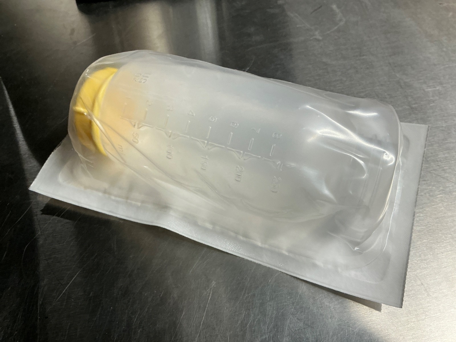 2 - Medela Breastmilk Collection and Storage Bottles 8 oz 250ml
