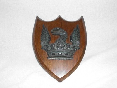 BRONZEGUSS ADLER & KRONE / KRONETT auf HOLZSCHILDBODEN ~ WANDWAPPEN HERALDIK